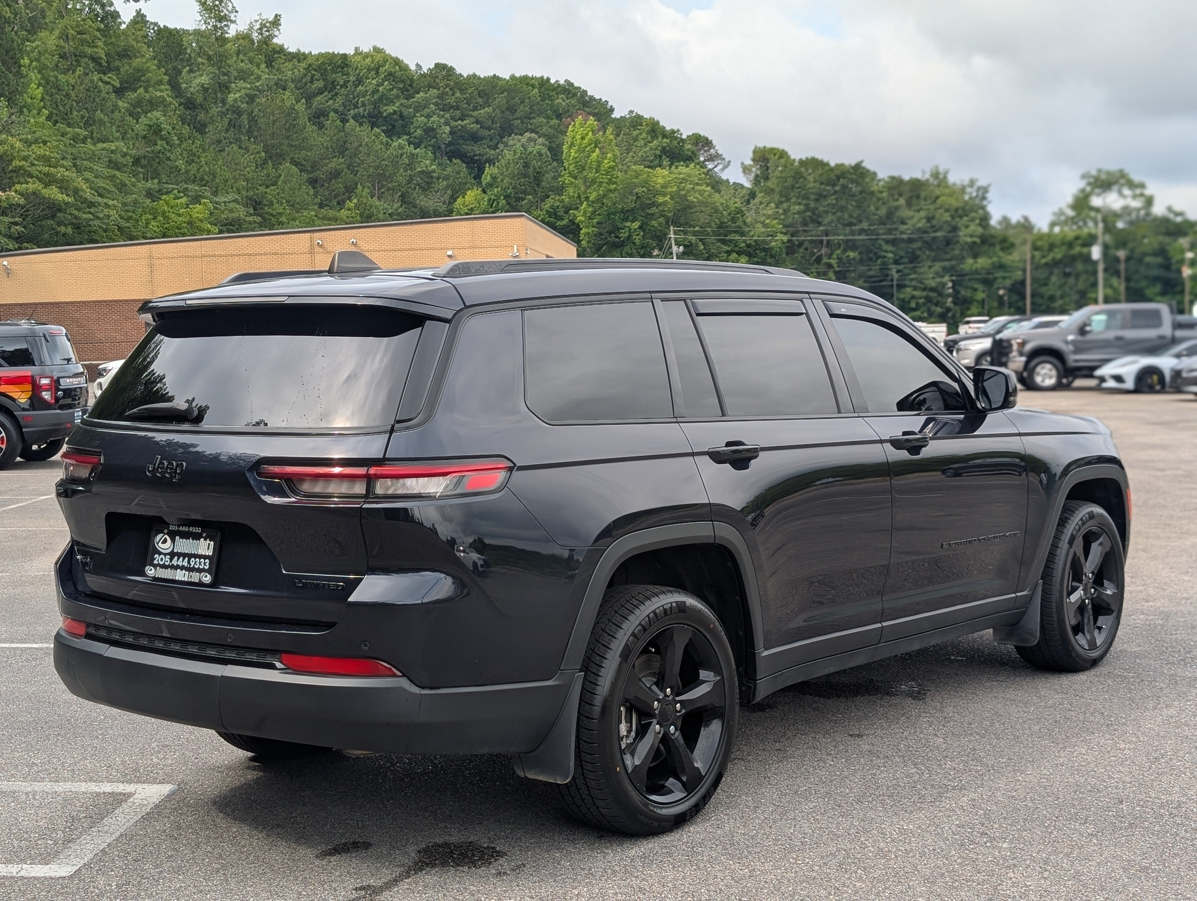 Used 2024 Jeep Grand Cherokee L Limited w/ Black Appearance Package AWD/4WD image 9