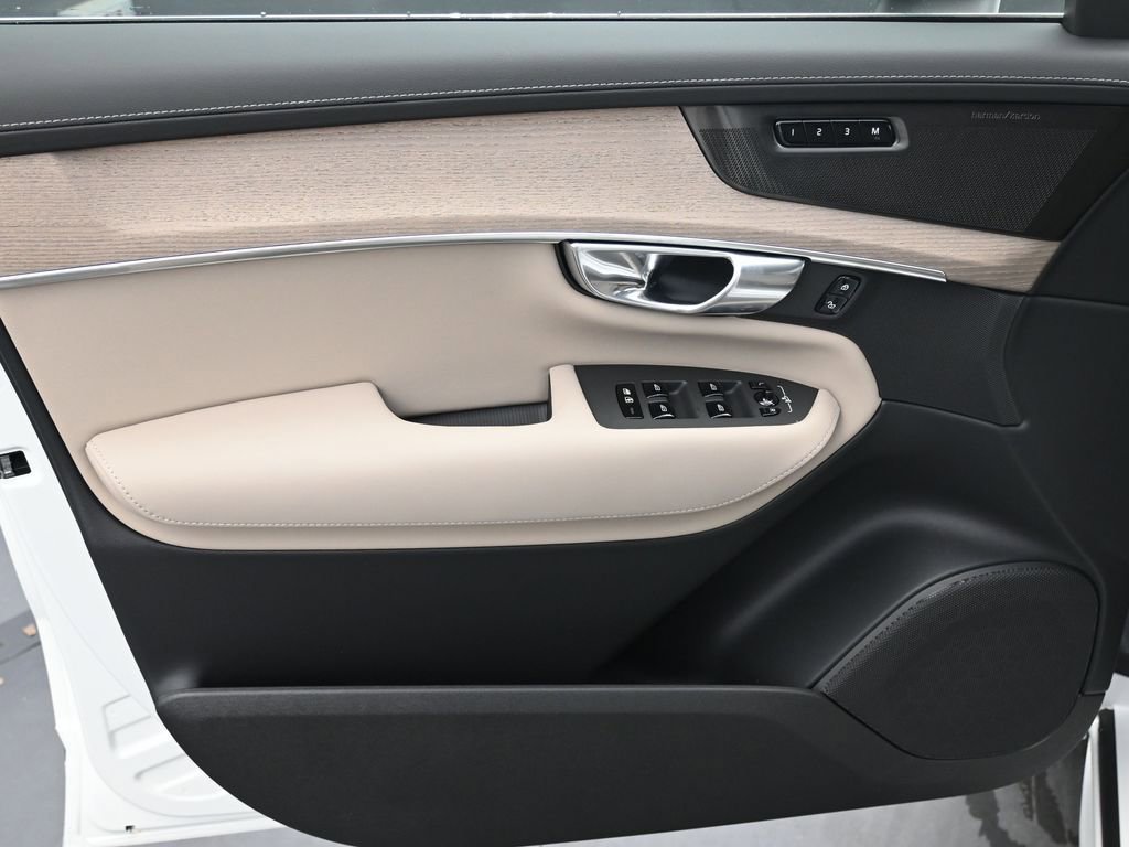 New 2026 Volvo XC90 B6 Ultra w/ Protection Package image 5