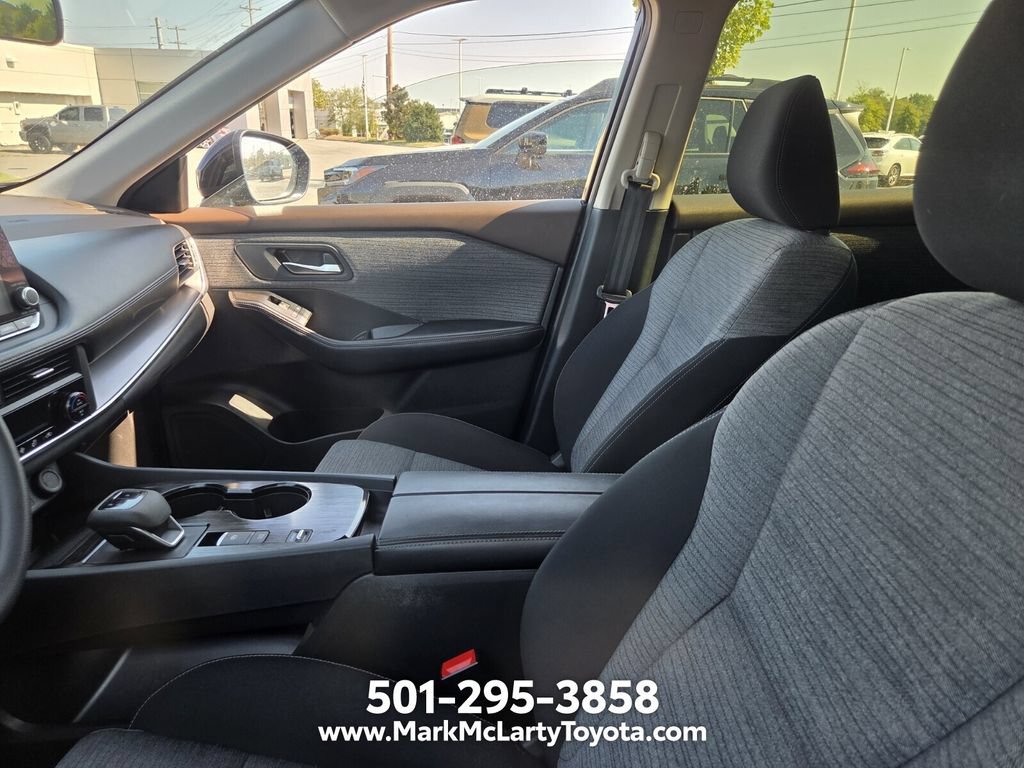 Used 2023 Nissan Rogue SV FWD image 9