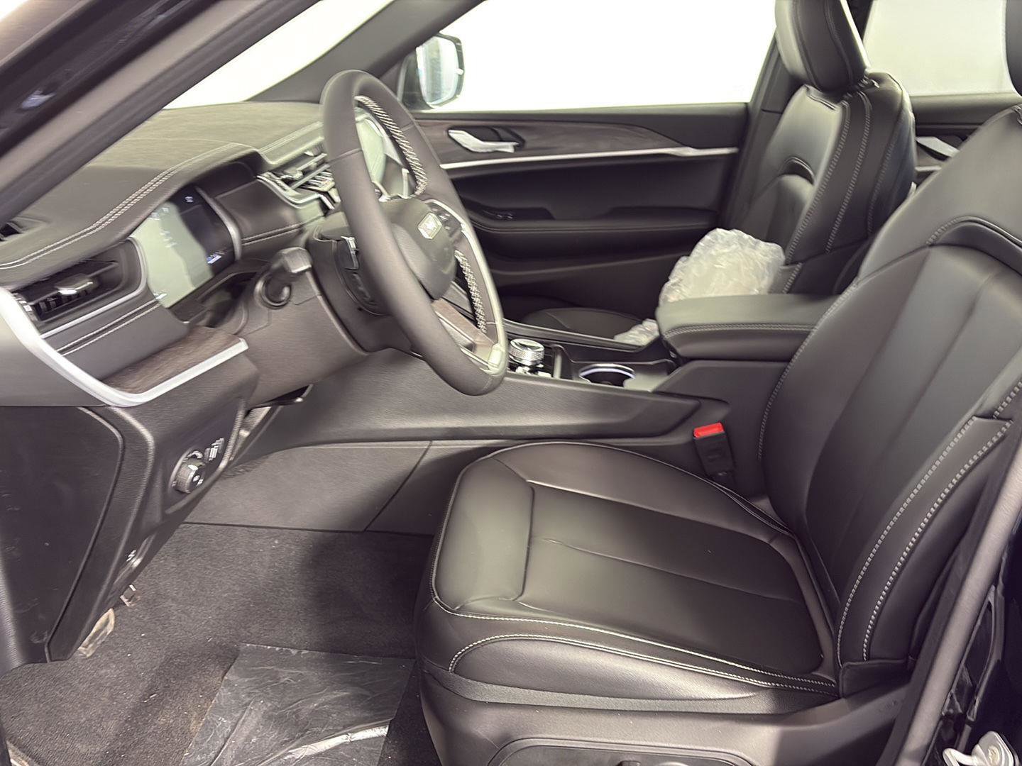 New 2025 Jeep Grand Cherokee L Limited AWD/4WD image 13