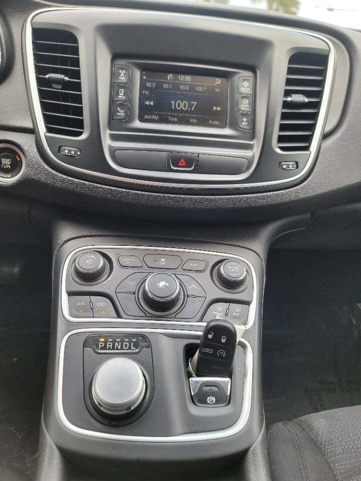 Used 2015 Chrysler 200 Limited FWD image 16