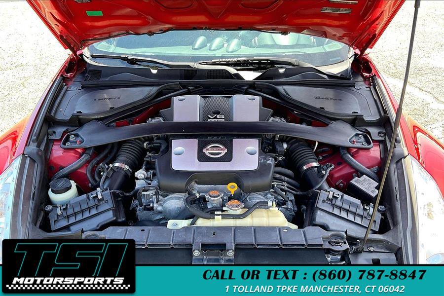 Used 2016 Nissan 370Z Coupe RWD image 9