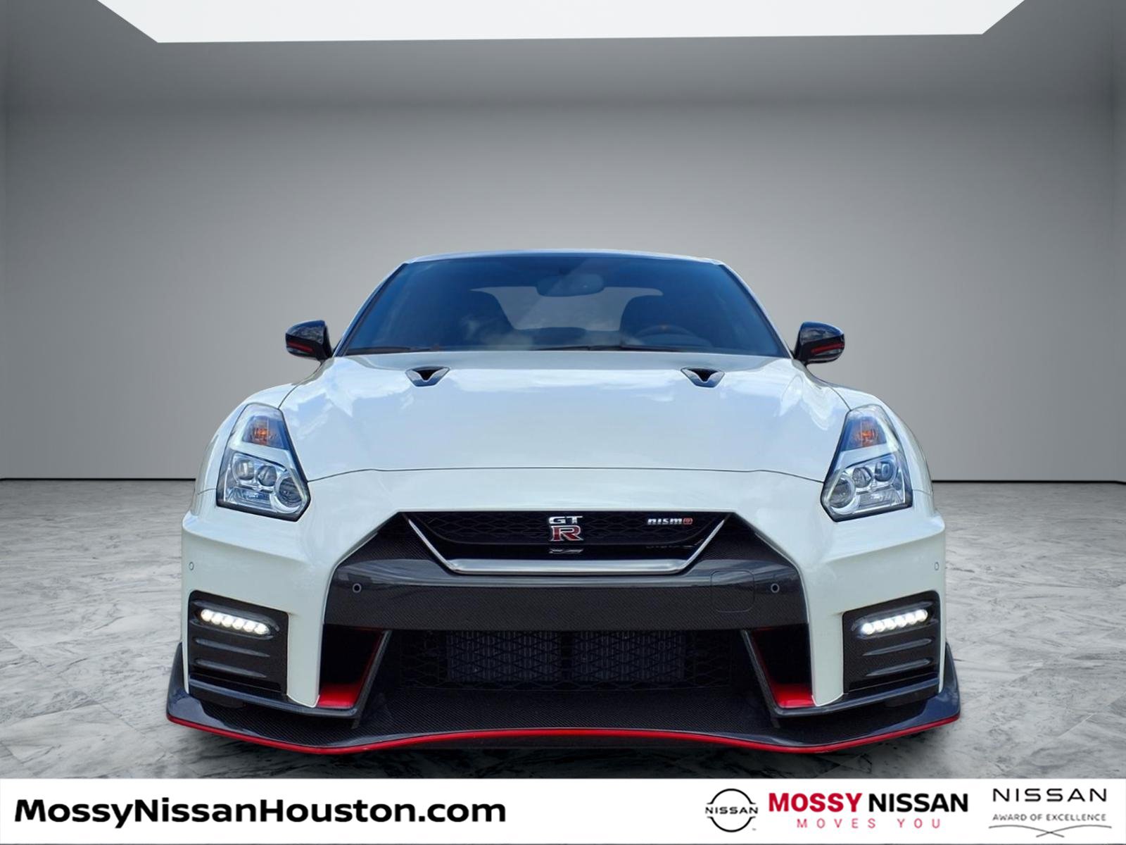 Used 2019 Nissan GT-R NISMO AWD/4WD image 3