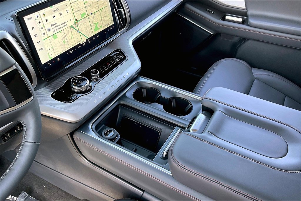 New 2025 Ford Expedition Active image 7