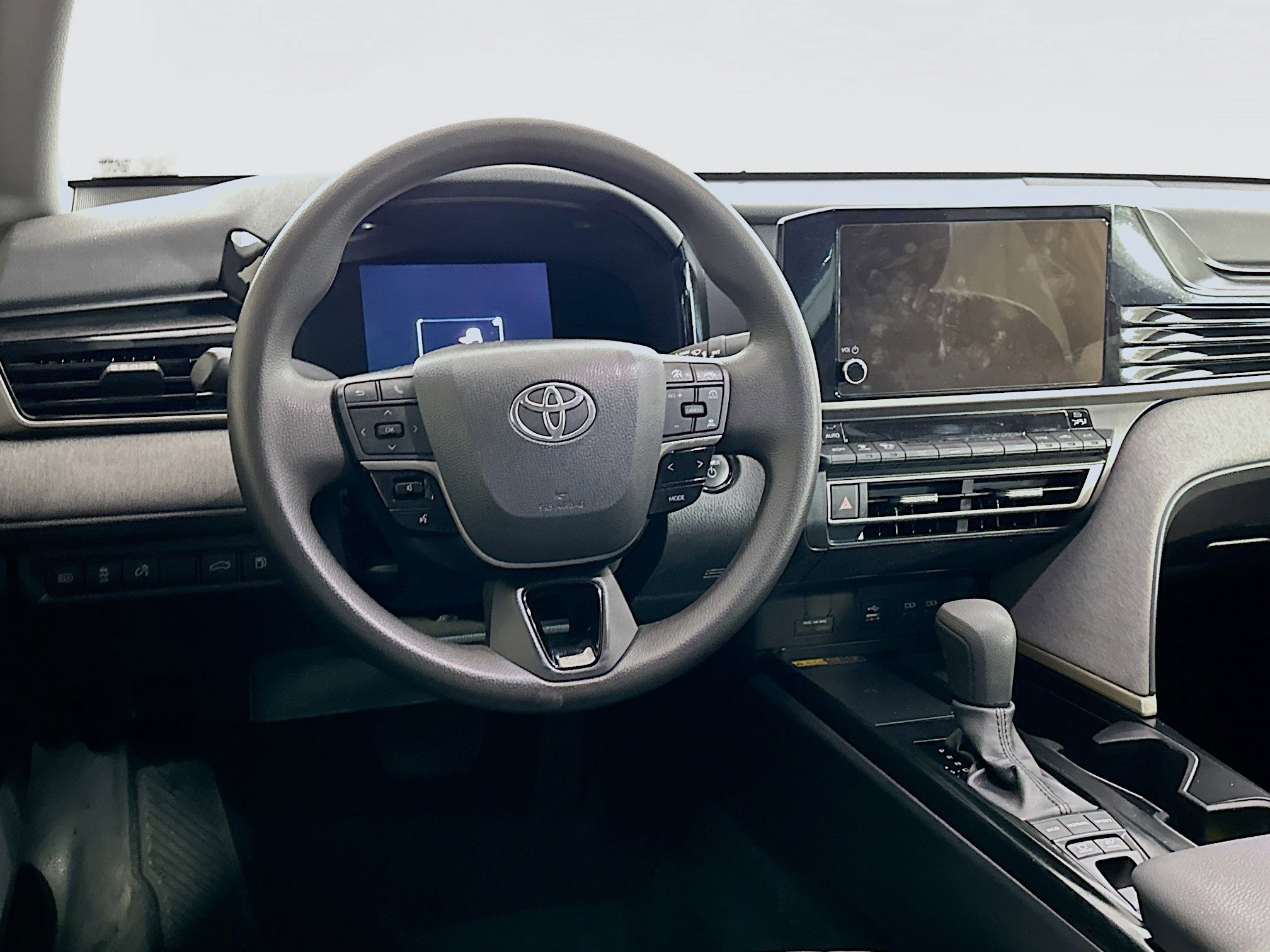 Used 2025 Toyota Camry LE FWD image 18