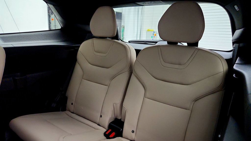 Used 2025 Volvo EX90 Plus AWD/4WD image 19