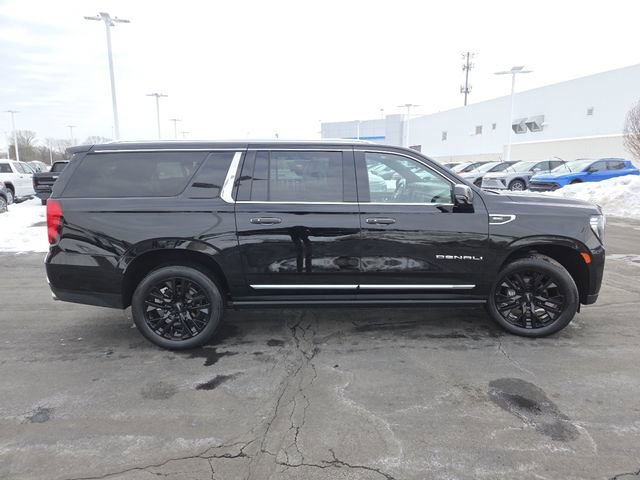Used 2022 GMC Yukon XL Denali image 23