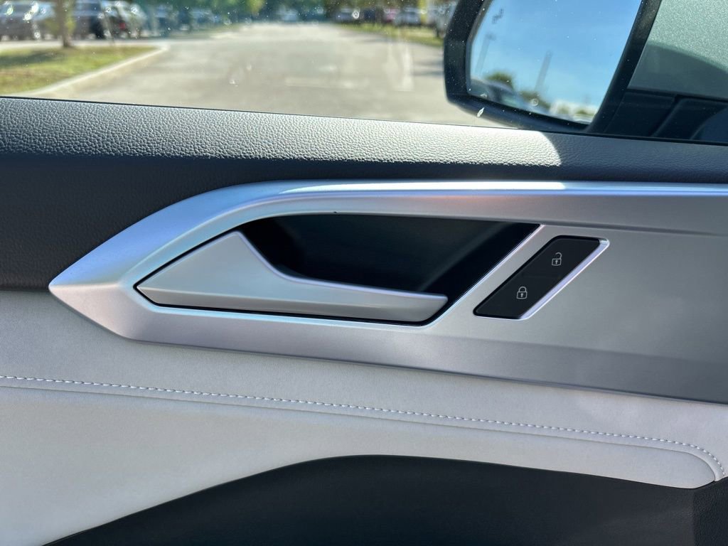 New 2026 Volkswagen Taos SE image 18