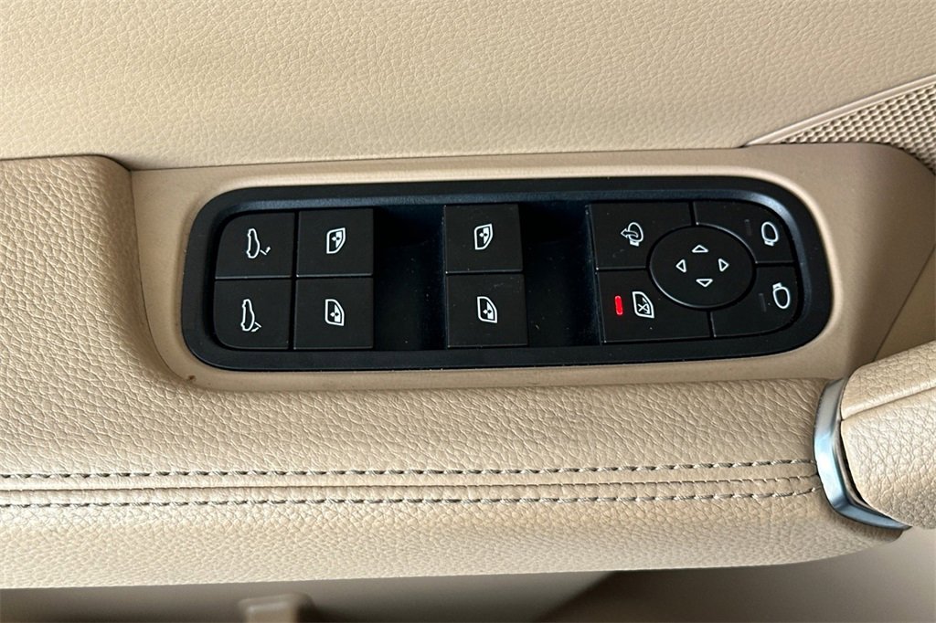 Used 2023 Porsche Cayenne Platinum Edition image 15
