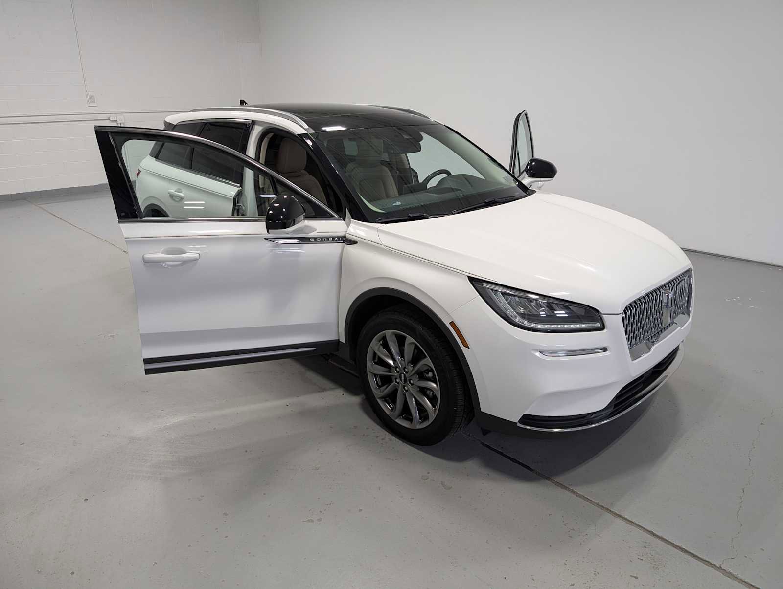 Certified 2022 Lincoln Corsair AWD w/ Premium Package image 16