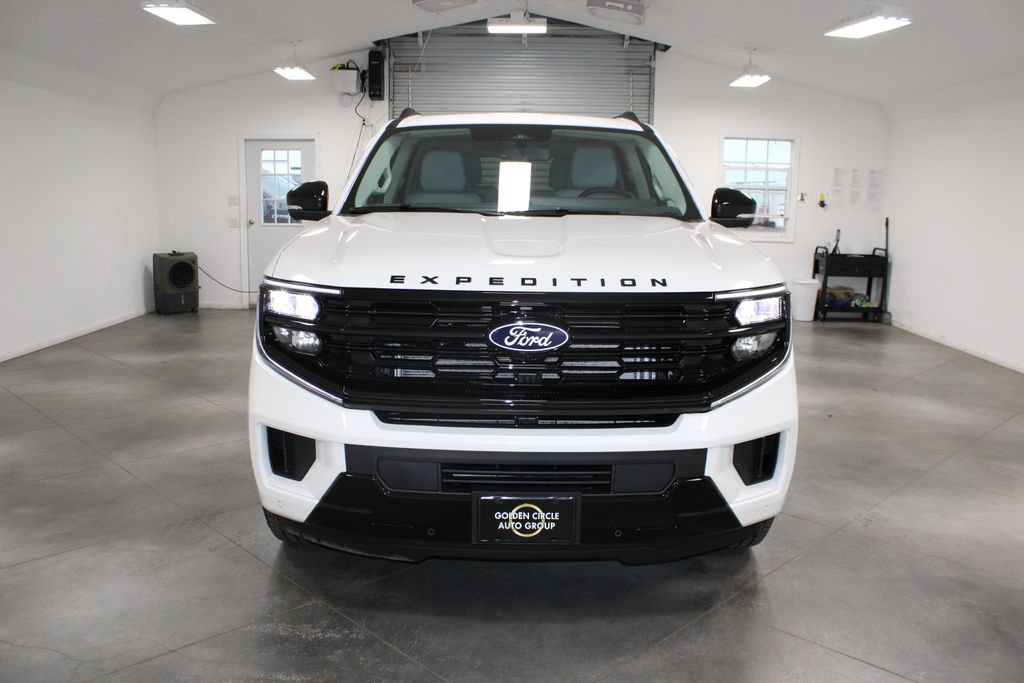 New 2027 Ford Expedition Platinum RWD image 2