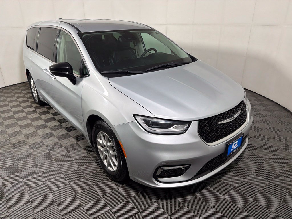 Used 2024 Chrysler Pacifica Touring-L