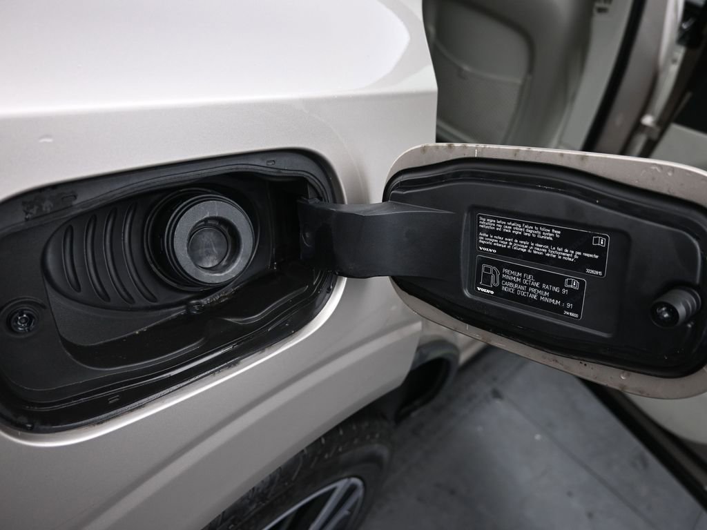 Certified 2023 Volvo XC60 B5 Plus image 18