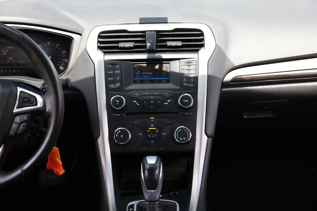 Used 2014 Ford Fusion SE w/ Equipment Group 202A FWD image 33