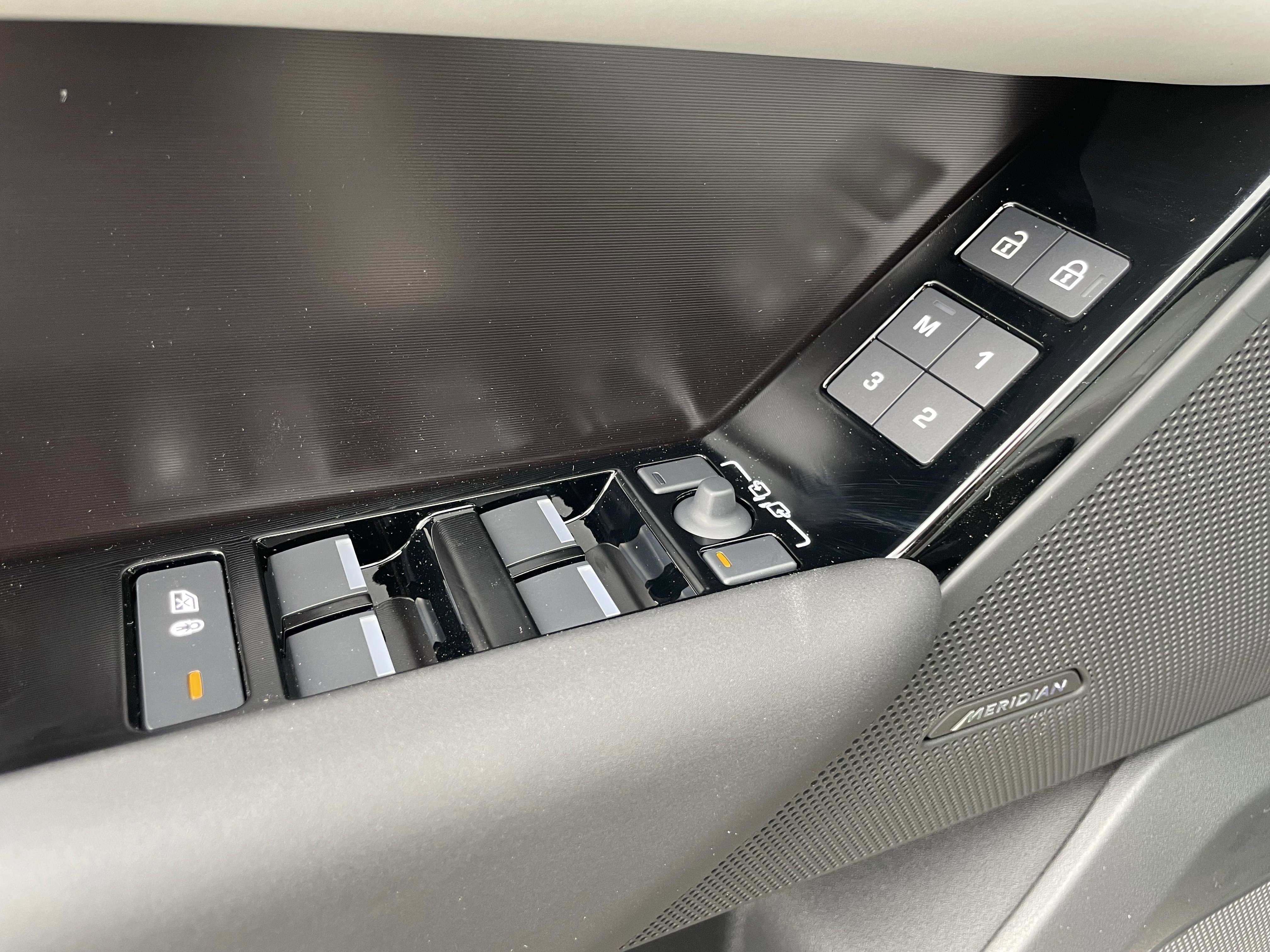 New 2026 Land Rover Range Rover Velar Dynamic SE image 11