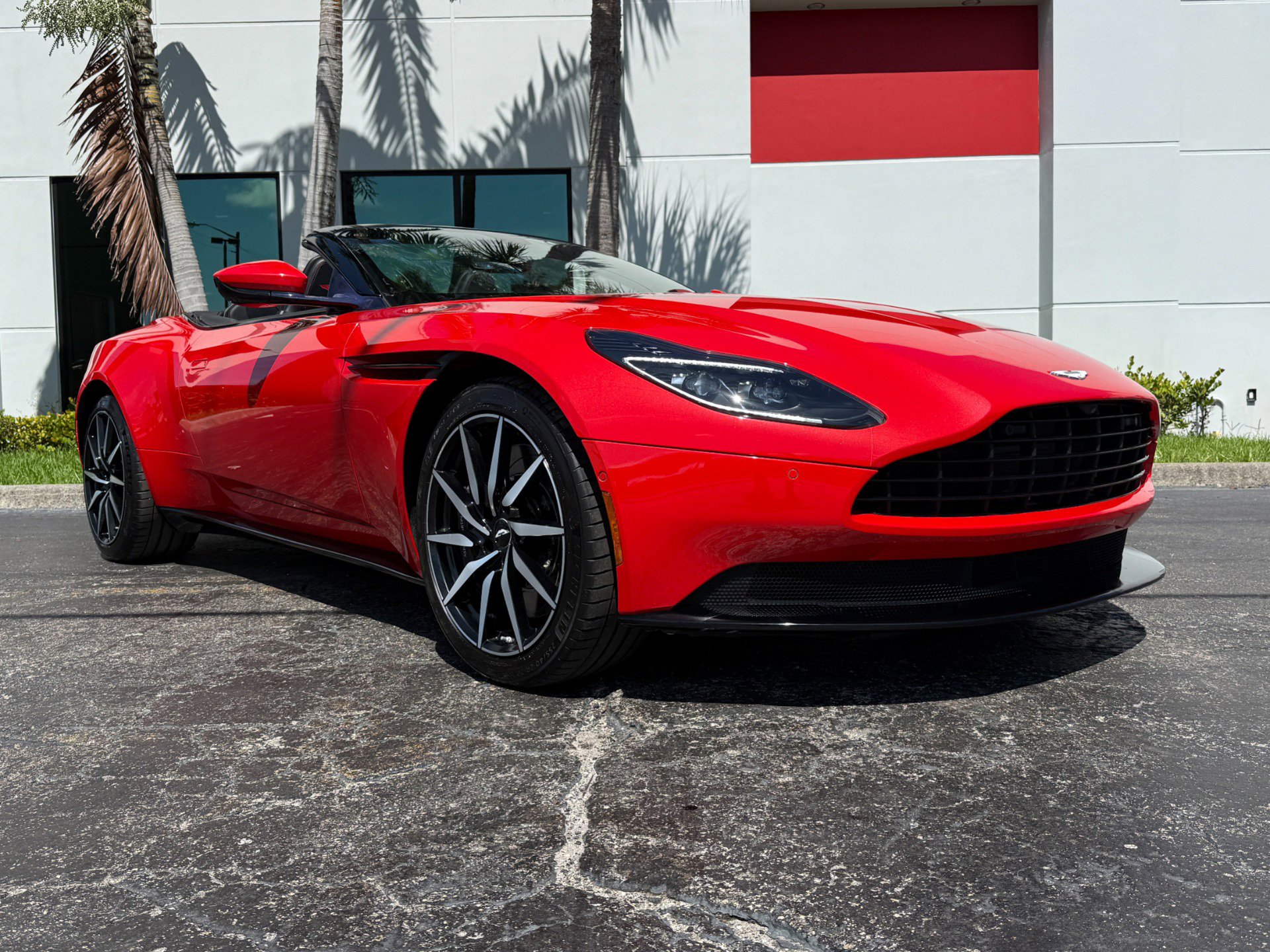 Used 2020 Aston Martin DB11 Volante RWD image 6