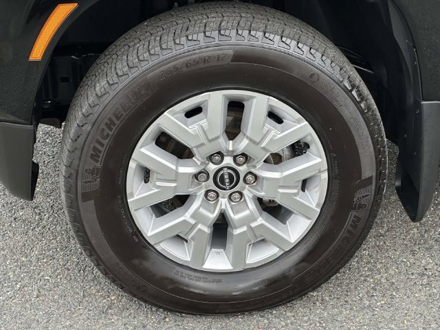 Used 2024 Nissan Frontier SV w/ Technology Package AWD/4WD image 10