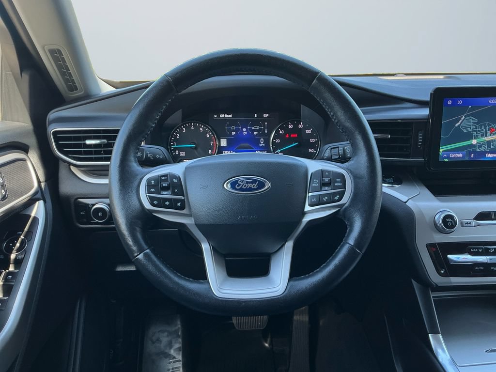 Used 2022 Ford Explorer XLT w/ Equipment Group 202A AWD/4WD image 13