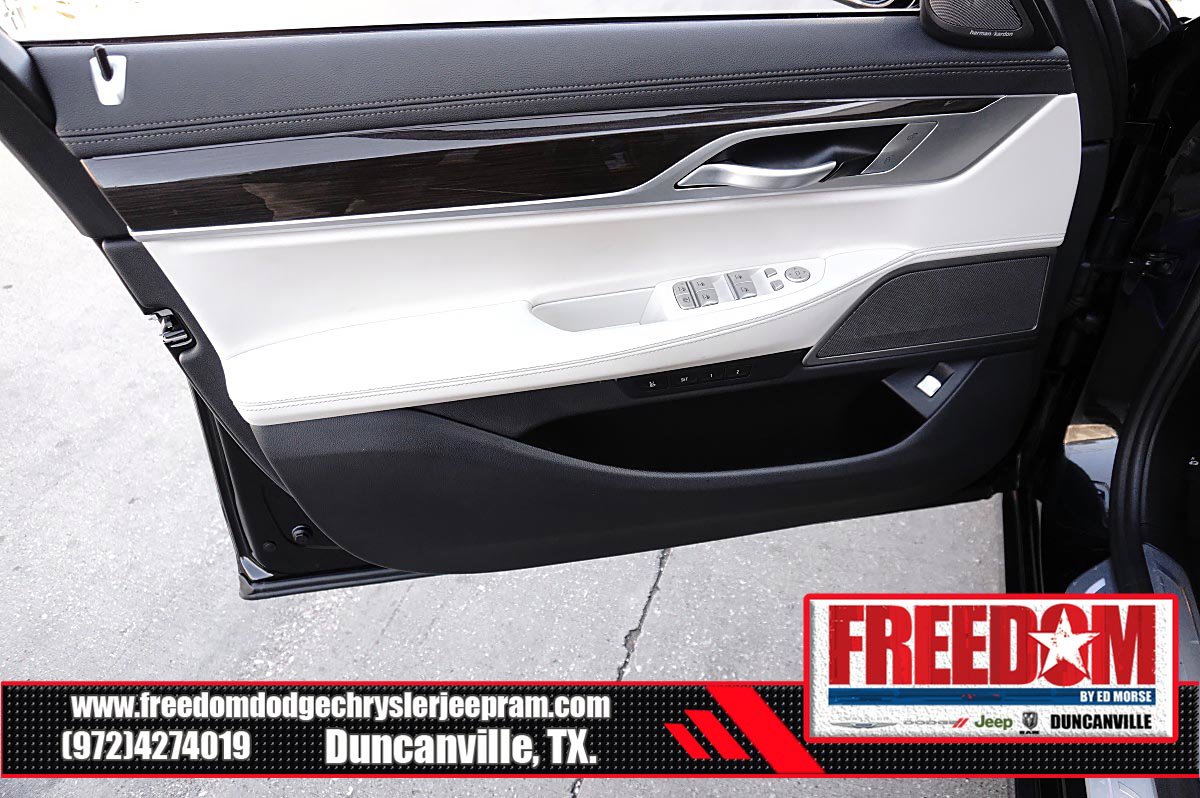 Used 2021 BMW 740i w/ Premium Package RWD image 41