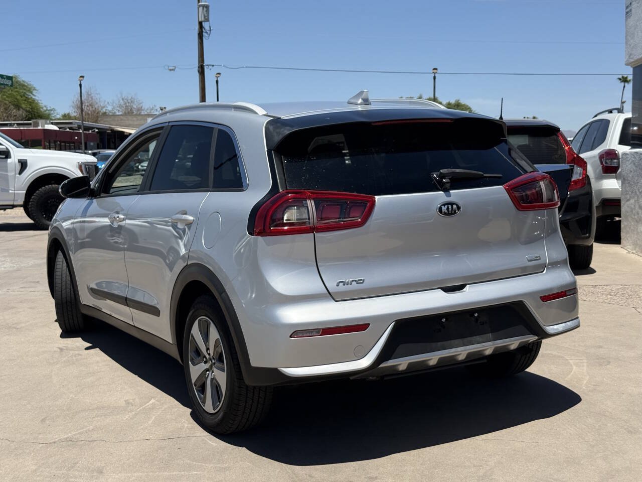 Used 2017 Kia Niro EX FWD image 9