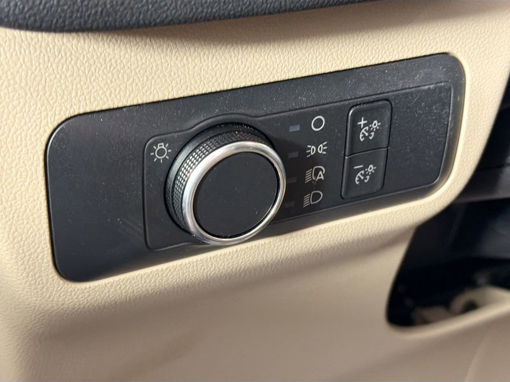 Used 2022 Ford Escape SE w/ Cold Weather Package image 10