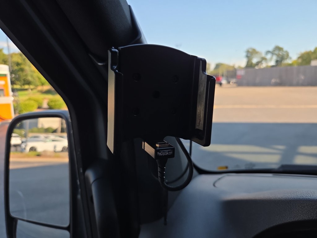 Used 2022 Mercedes-Benz Sprinter 4500 image 24
