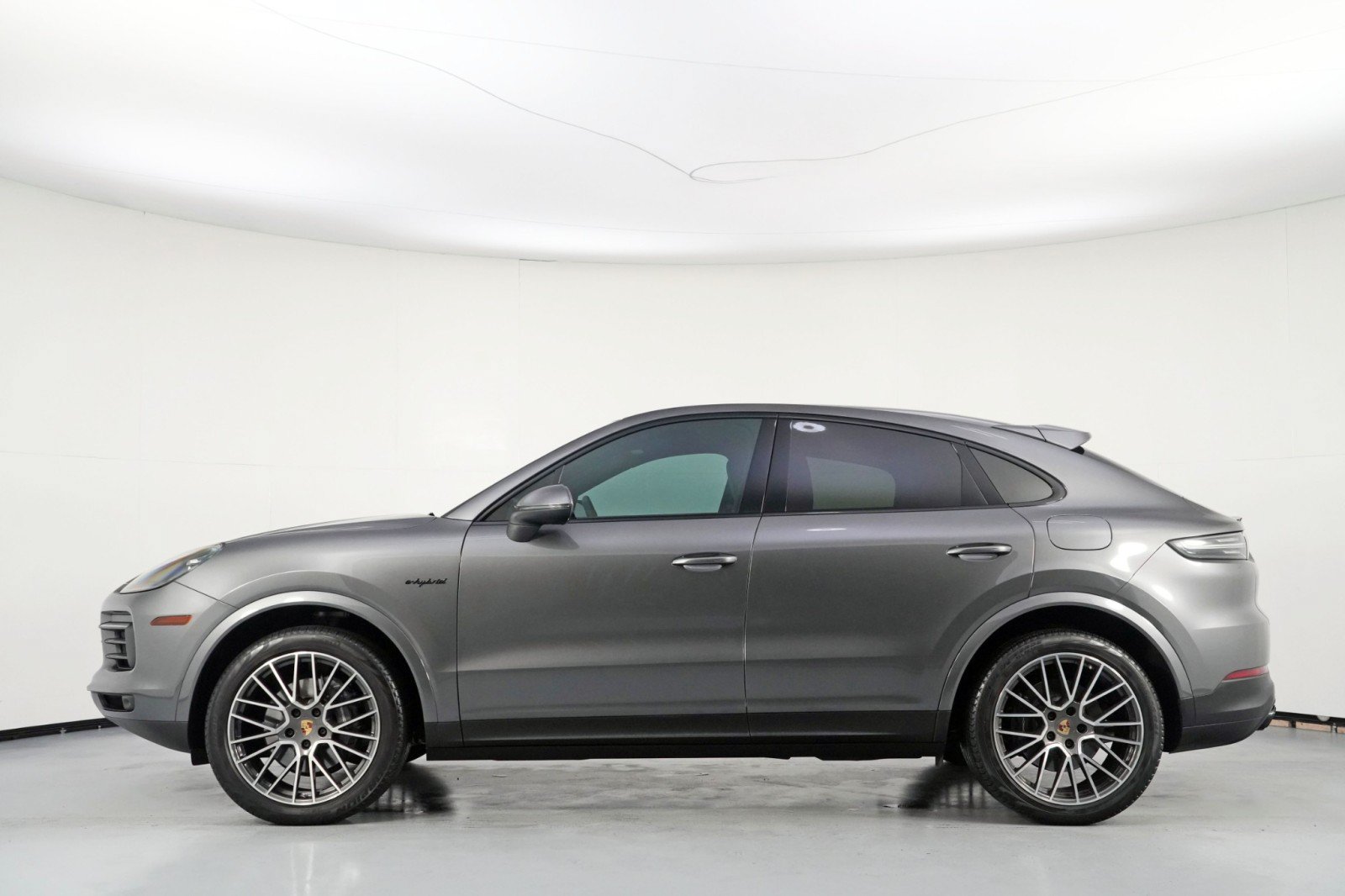 Used 2023 Porsche Cayenne Coupe AWD/4WD image 9