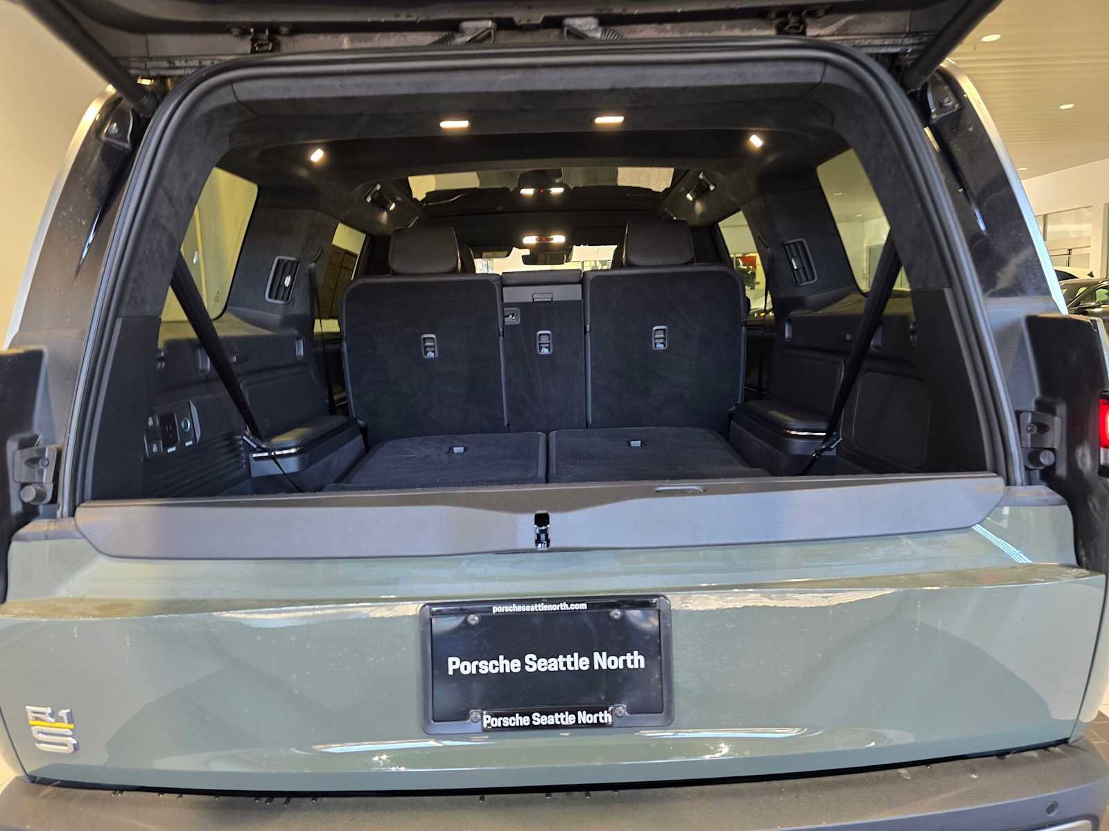 Used 2022 Rivian R1S Launch Edition image 23