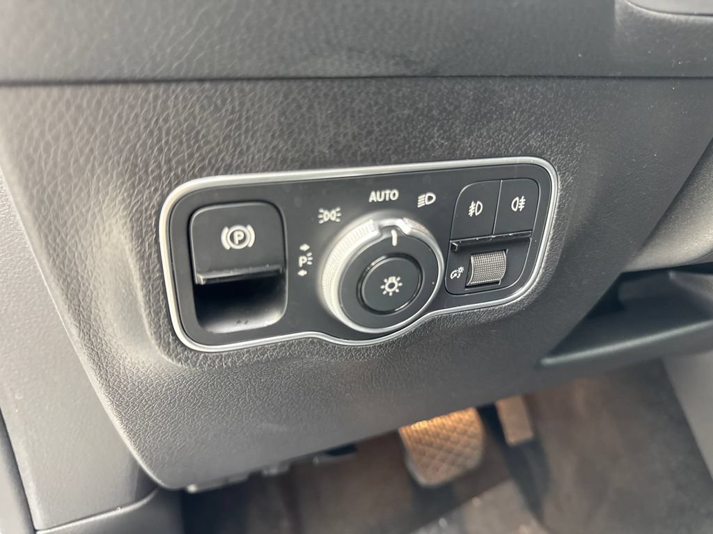 Used 2025 Mercedes-Benz GLB 250 4MATIC image 53