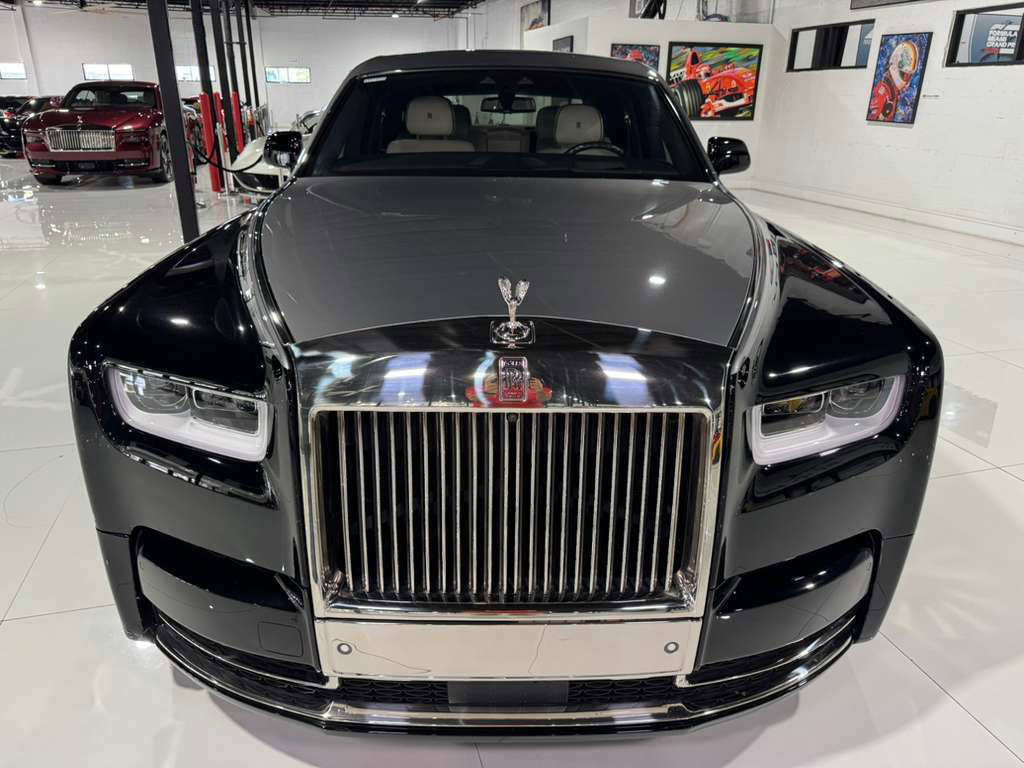 Used 2019 Rolls-Royce Phantom Sedan image 2