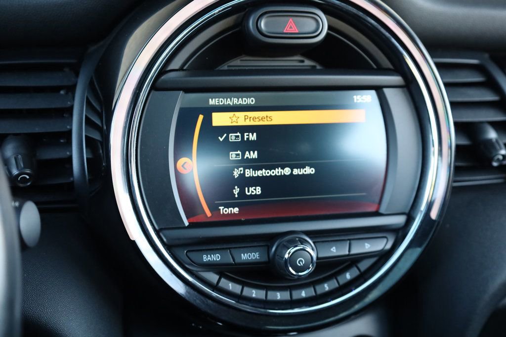 Used 2019 MINI Cooper 4-Door Hardtop image 32