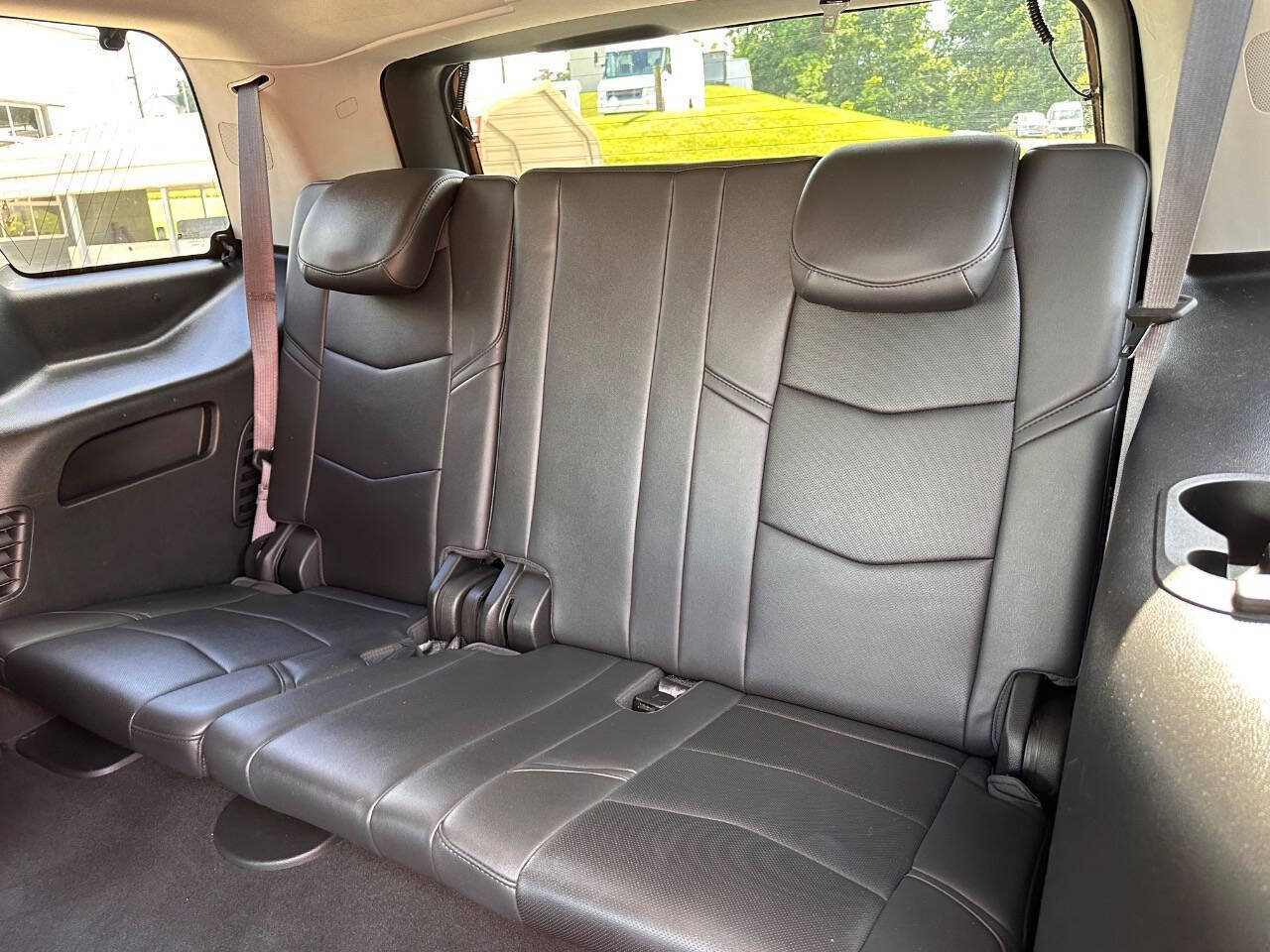 Used 2017 Cadillac Escalade Luxury AWD/4WD image 7