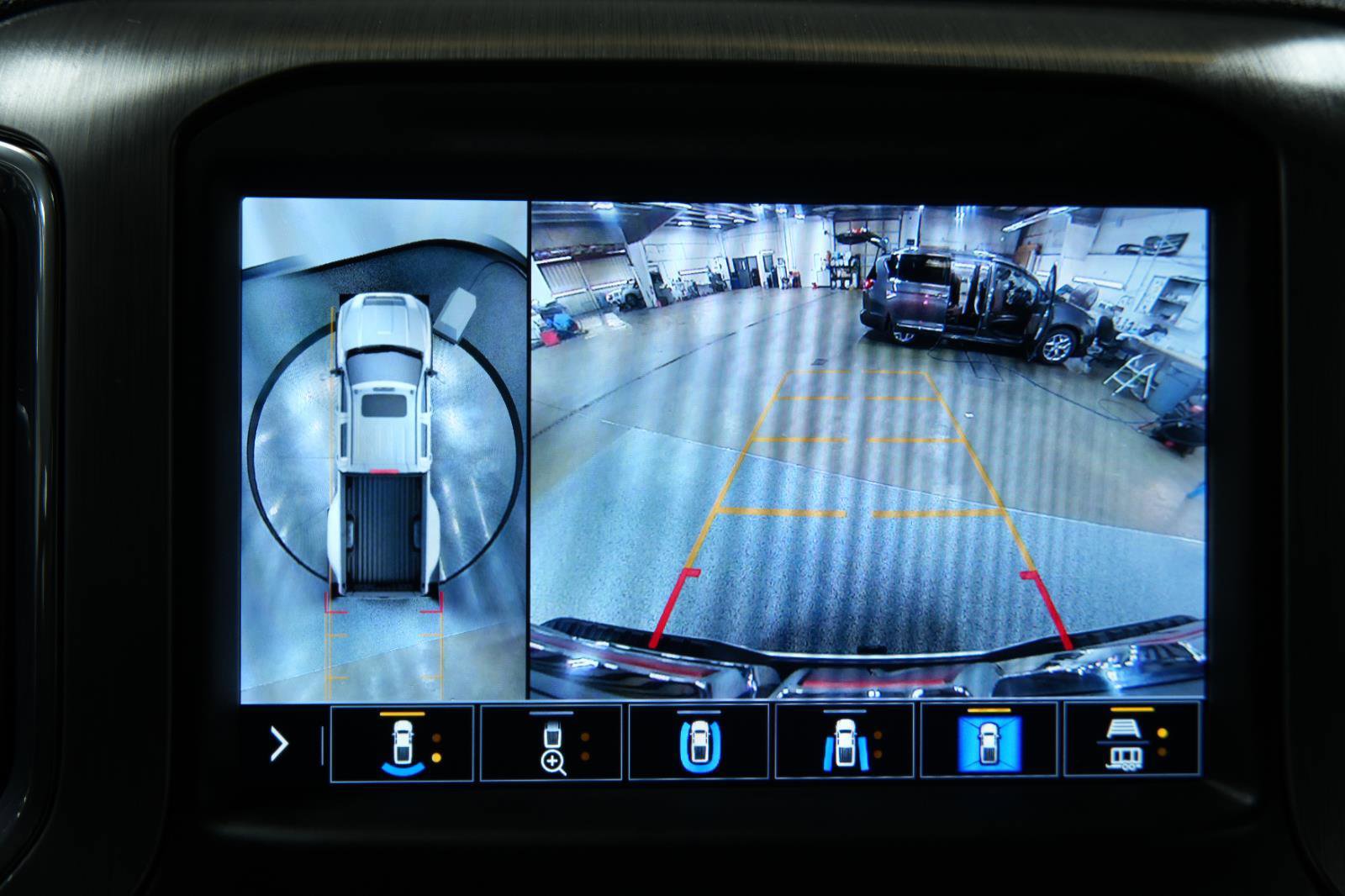 Used 2022 GMC Sierra 3500 Denali w/ Technology Package image 38