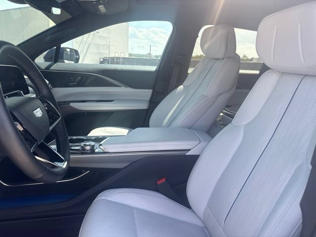 Used 2025 Cadillac Lyriq Luxury w/ LPO, Floor Liner Package AWD/4WD image 3