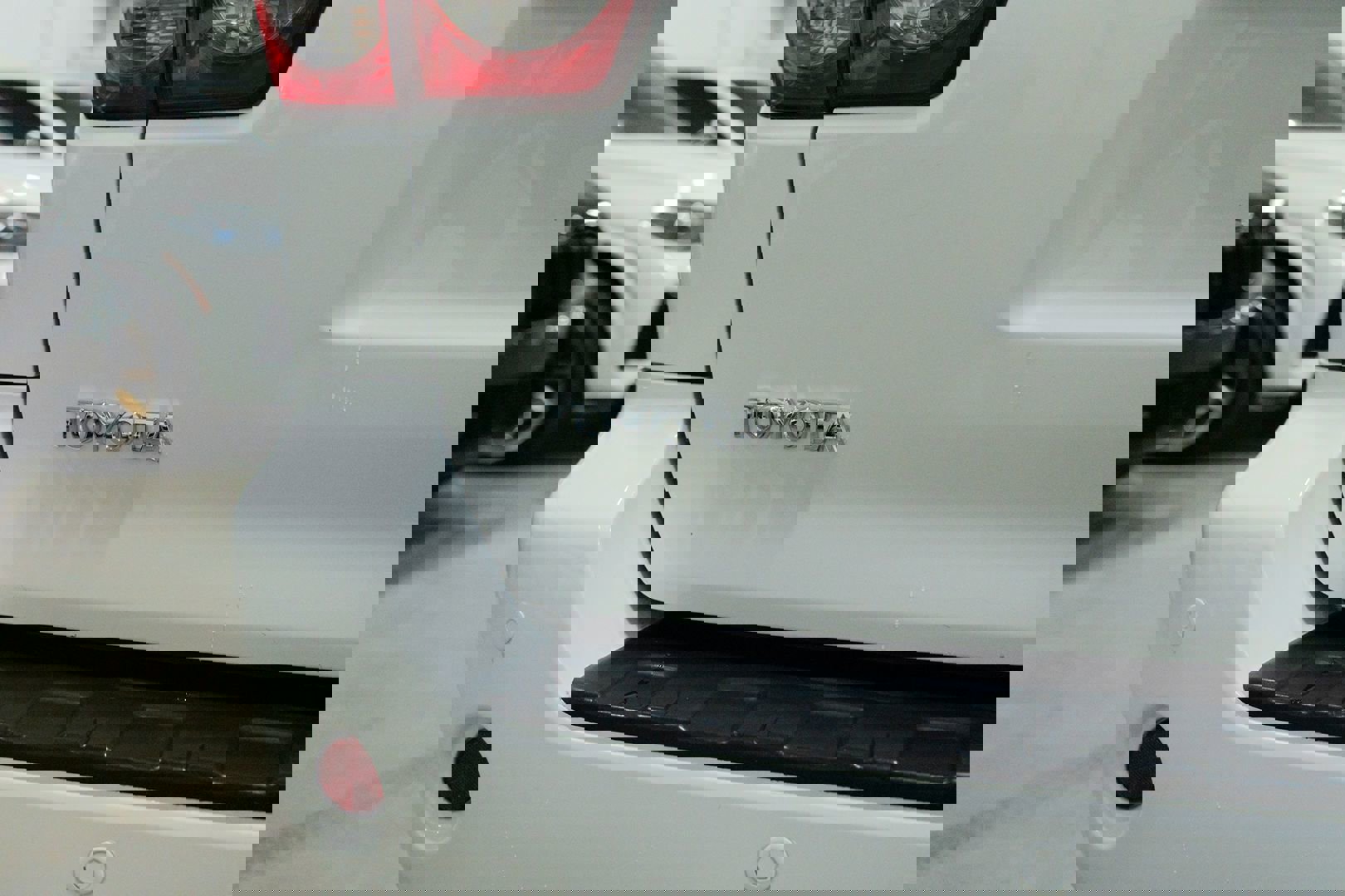 Used 2010 Toyota Sequoia Limited image 9