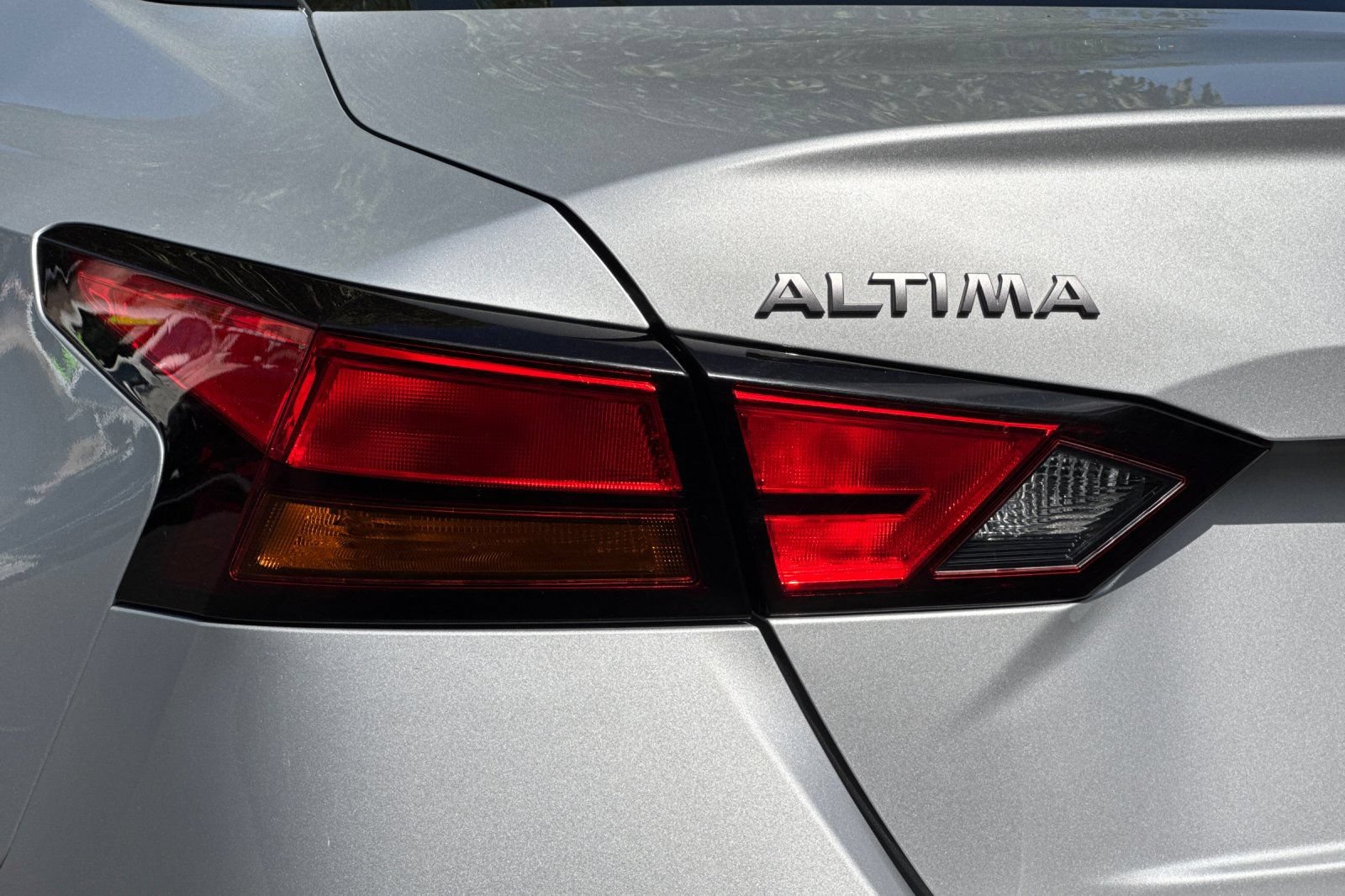Used 2025 Nissan Altima 2.5 SV FWD image 27