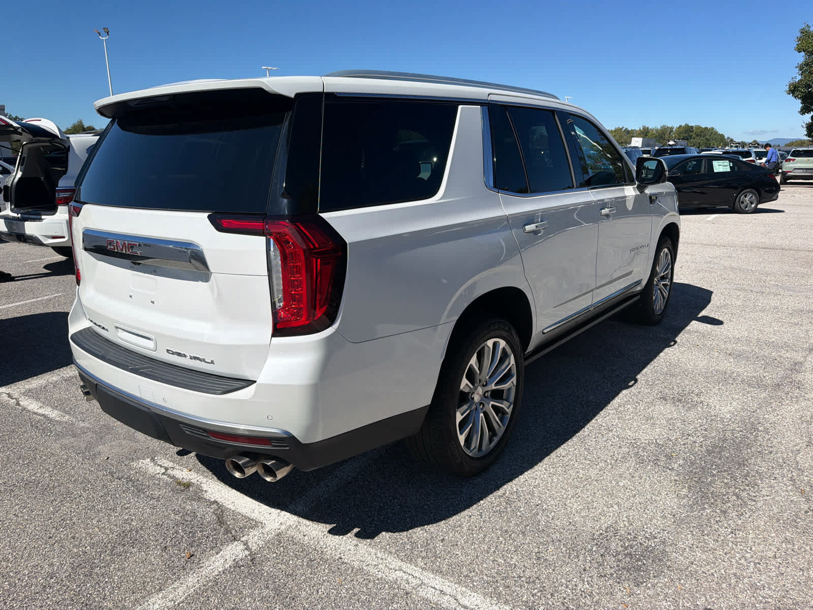 Used 2022 GMC Yukon Denali AWD/4WD image 17