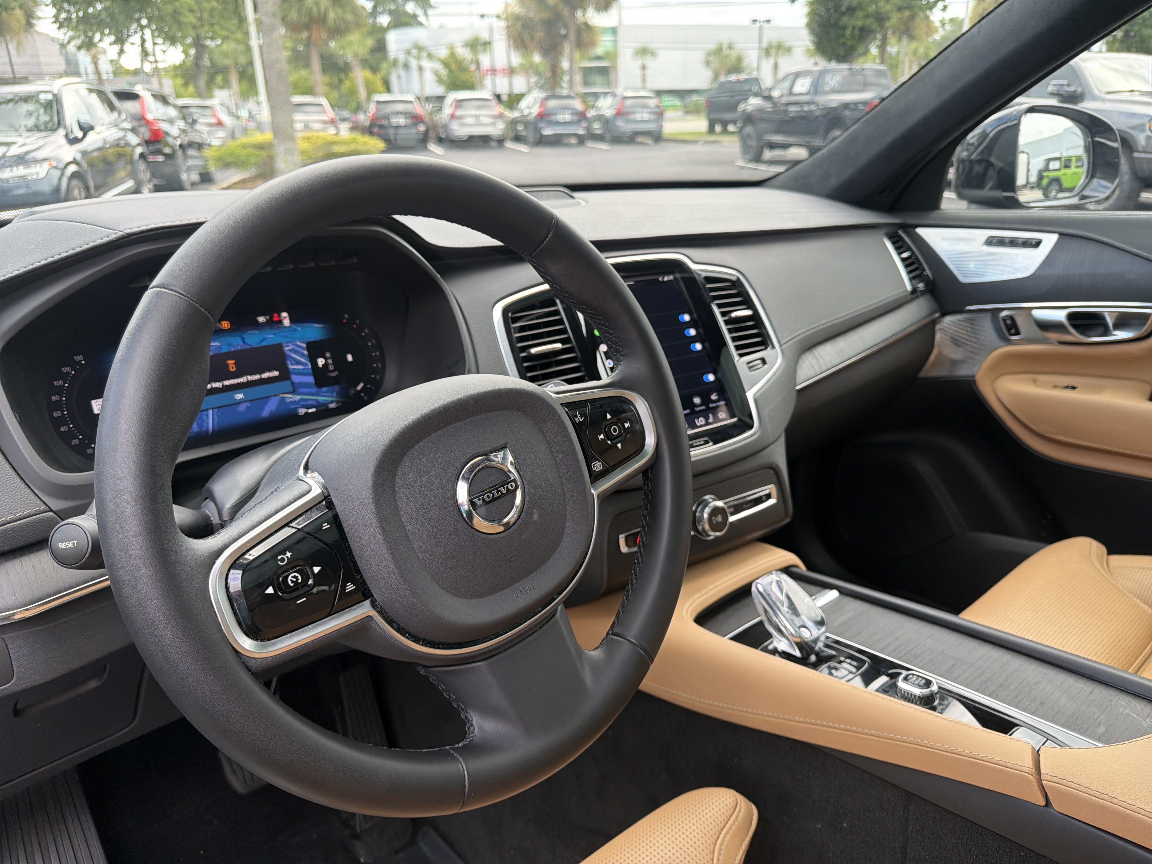 Certified 2023 Volvo XC90 B6 Ultimate w/ Lounge Package AWD/4WD image 17