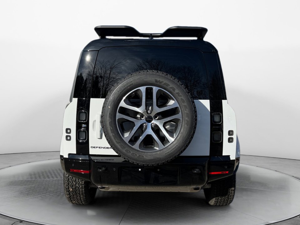 New 2026 Land Rover Defender 110 X-Dynamic SE AWD/4WD image 6