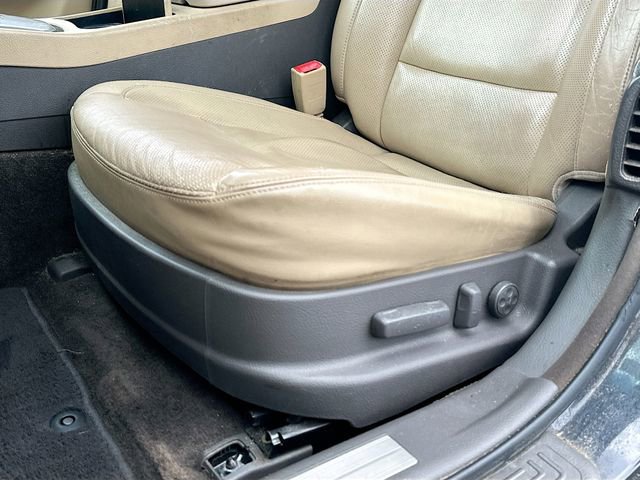 Used 2011 Hyundai Genesis 3.8 RWD image 19