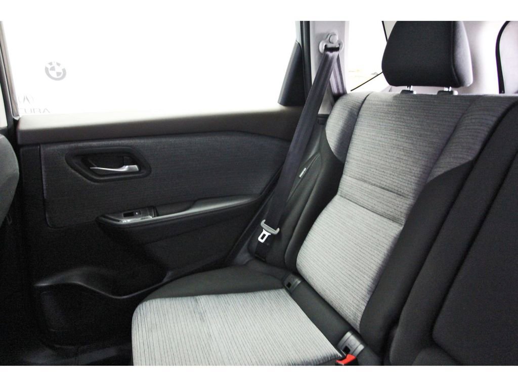 Used 2023 Nissan Rogue SV FWD image 9