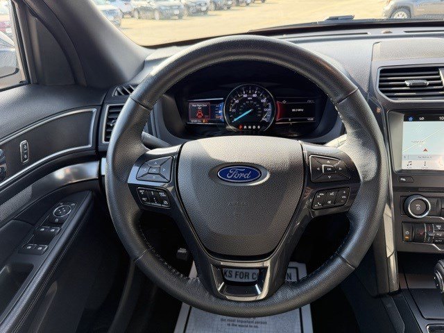 Used 2018 Ford Explorer XLT w/ Equipment Group 202A AWD/4WD image 27