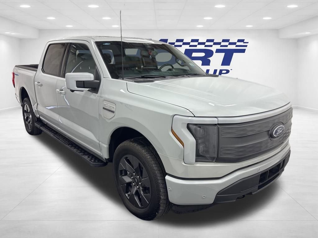 Used 2023 Ford F150 Lightning Lariat w/ Equipment Group 511A High image 3