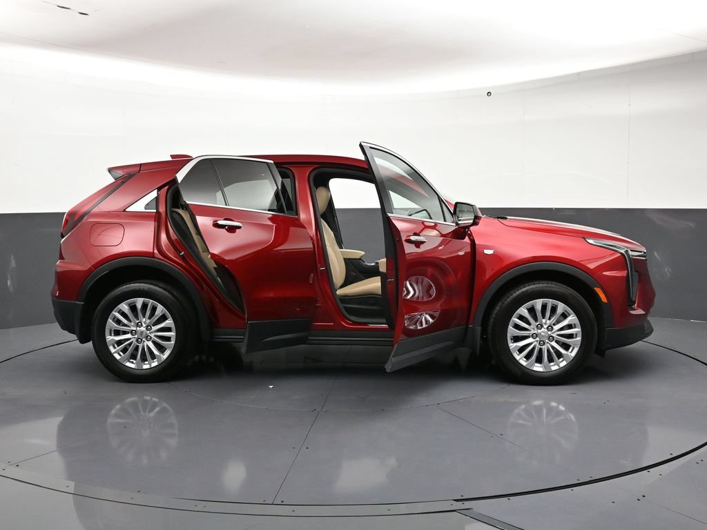 Used 2024 Cadillac XT4 Luxury w/ Cold Weather Package AWD/4WD image 33