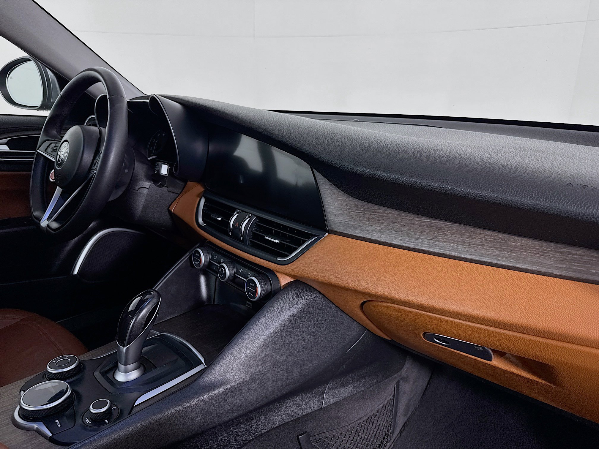 Used 2019 Alfa Romeo Giulia Ti image 29