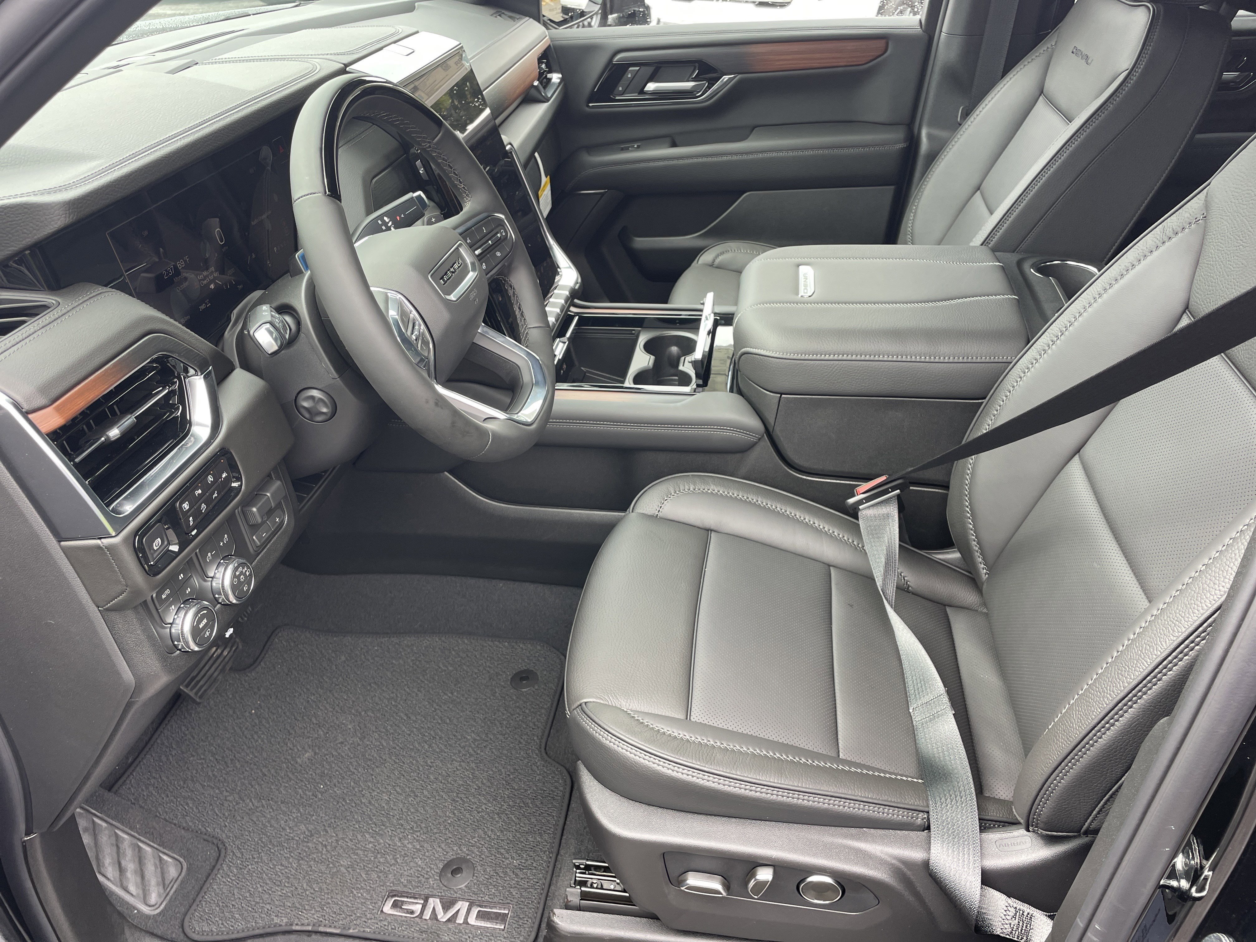 New 2026 GMC Yukon XL Denali image 13