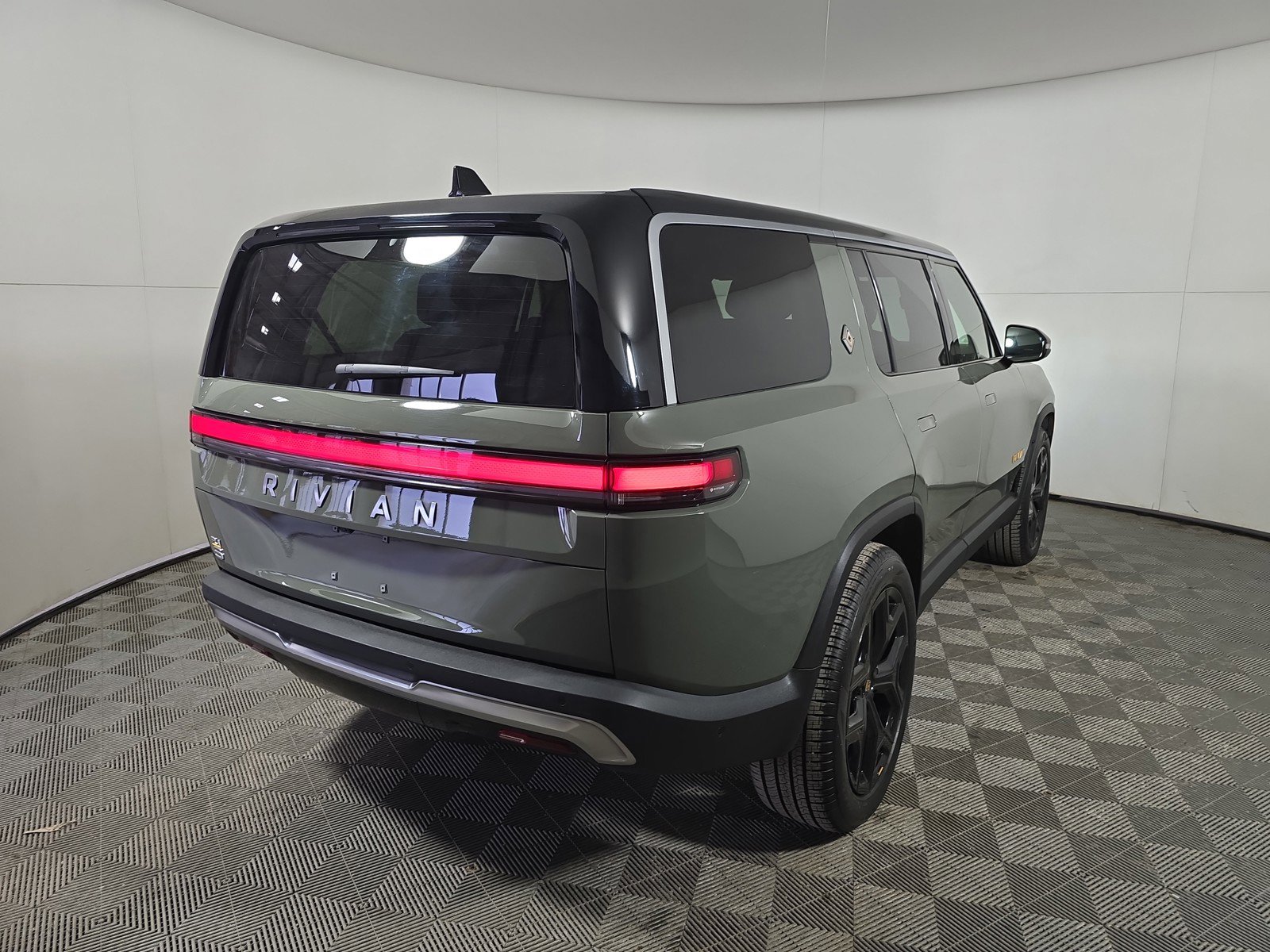 Used 2022 Rivian R1S Launch Edition image 5