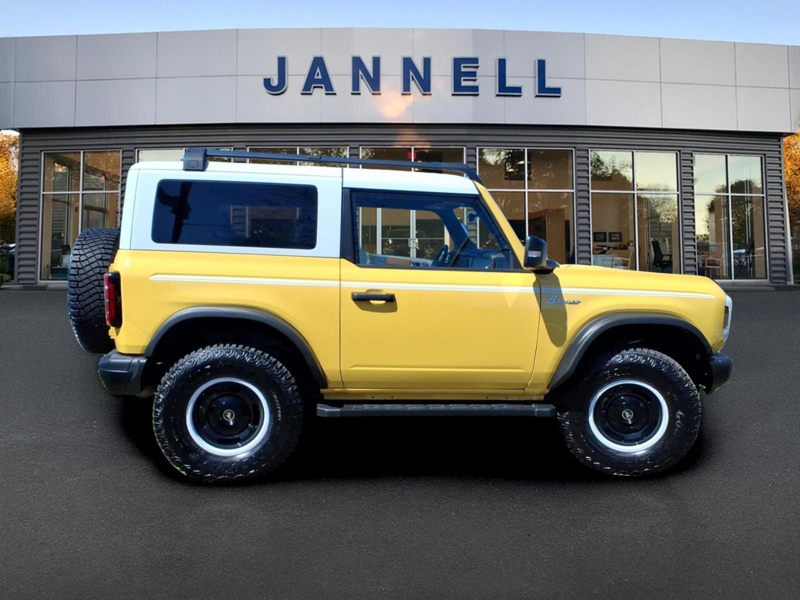 Used 2024 Ford Bronco Heritage Edition AWD/4WD image 10