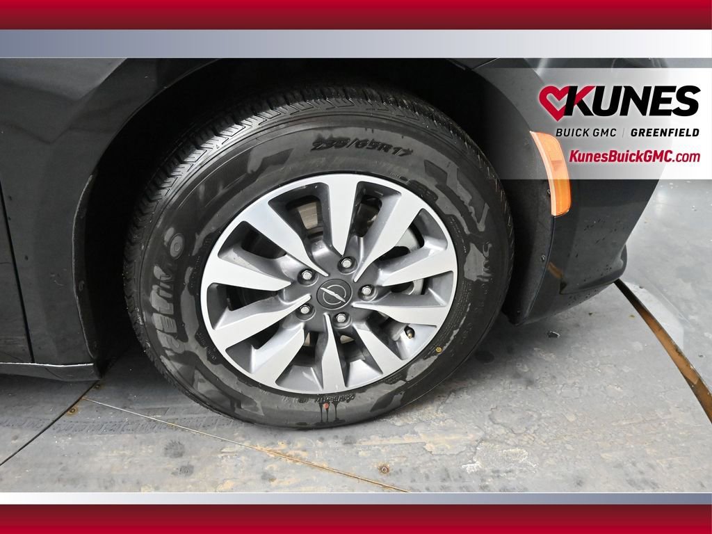 Used 2024 Chrysler Pacifica Select FWD image 17
