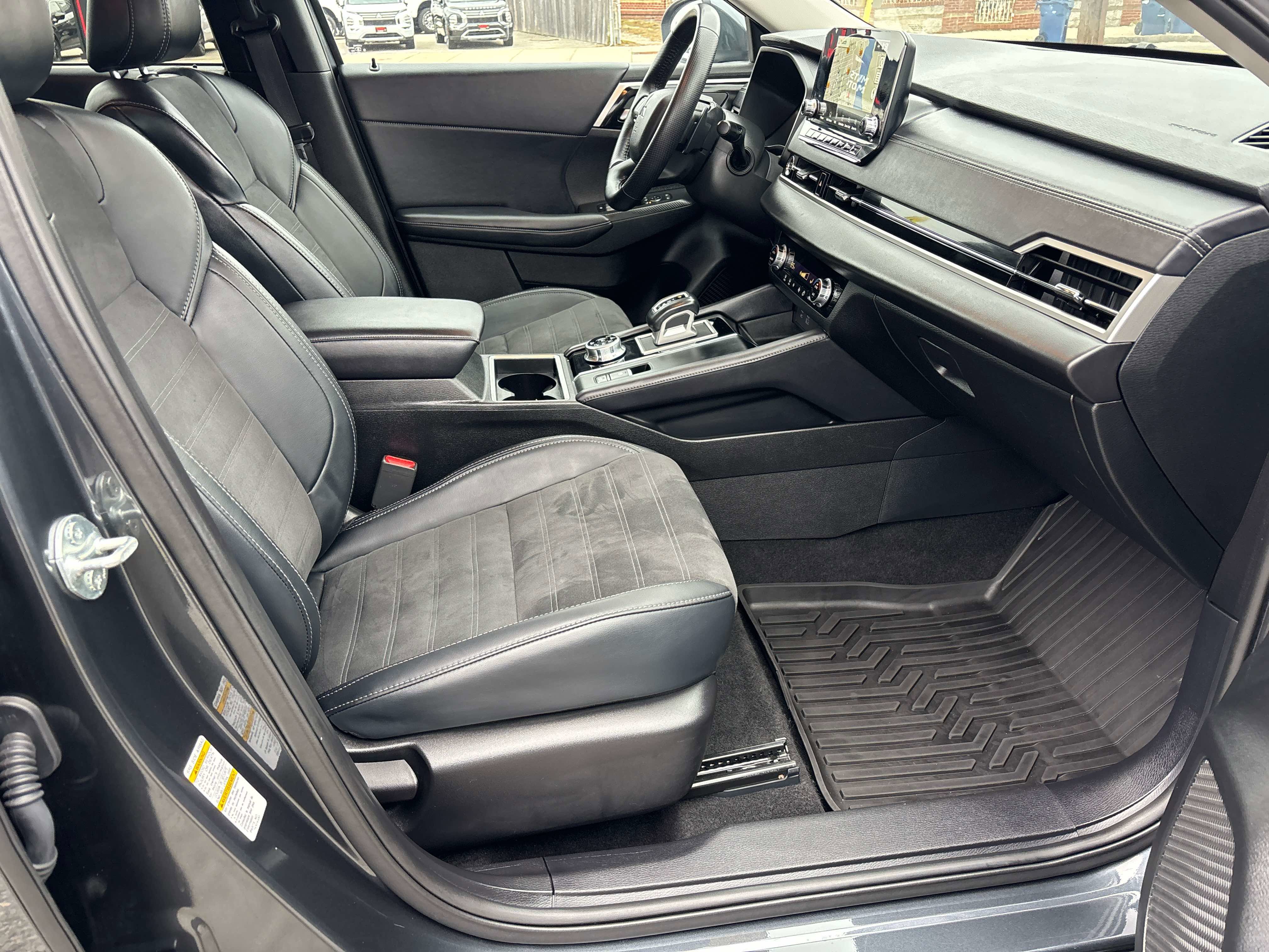 Used 2024 Mitsubishi Outlander SE image 18